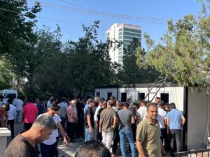 Şanlıurfa’da sıcağın altında IMEI kuyruğu!