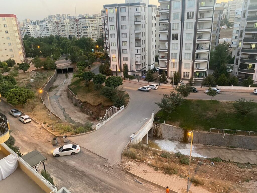 Şanlıurfa’da Selin oluşturduğu hasarların giderilmemesinden şikayetçiler