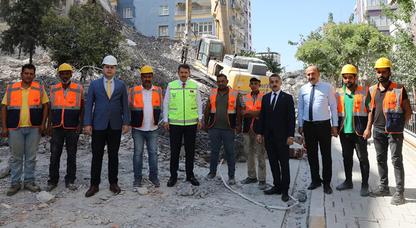 Şanlıurfa Valisi Ayhan: Enkaz kaldırma ve yıkım işlemleri 2 ayda bitecek