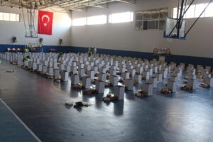 Akçakale’de 300 aileye gıda yardımı yapıldı