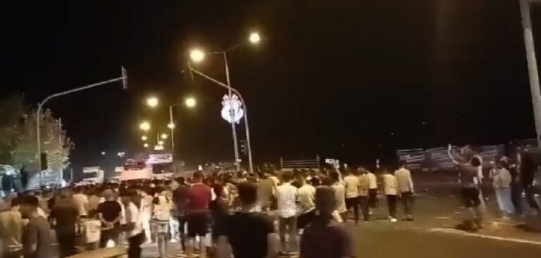 Bozova’da gerginlik sürüyor! Yol trafiğe kapatıldı