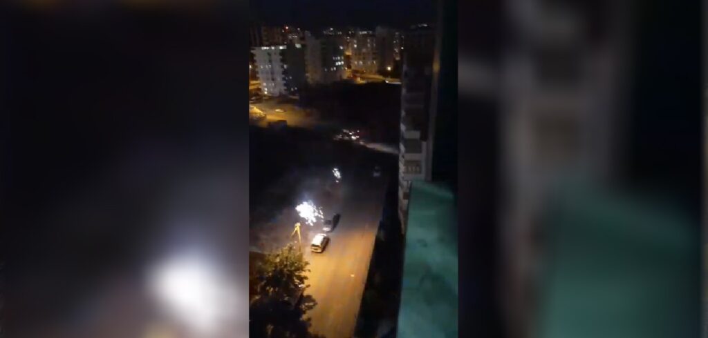 Şanlıurfa’da Tellerden çıkan kıvılcım araçlara zarar verdi!