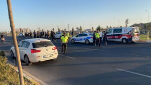Şanlıurfa’da motosikletli yunus timi kamyona çarptı: 2 yaralı