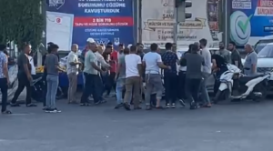 Şanlıurfa’da yaya ile sürücü arasında yol kavgası kamerada