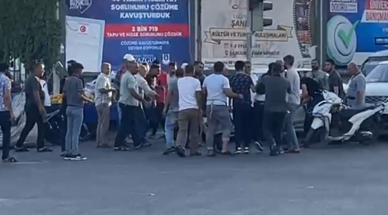 Şanlıurfa’da yaya ile sürücü arasında yol kavgası kamerada
