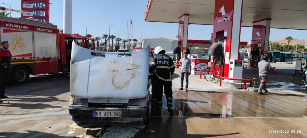 Şanlıurfa’da akaryakıt istasyonunda araç yangını