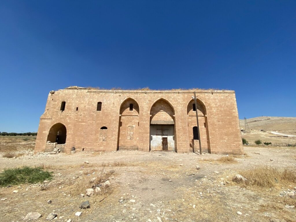 Şanlıurfa’daki Tarihi kilisenin yıkılma tehlikesi meclis gündemine taşındı