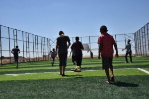 Siverek kırsal mahallelerine 15 yeni çim saha kazandırıldı