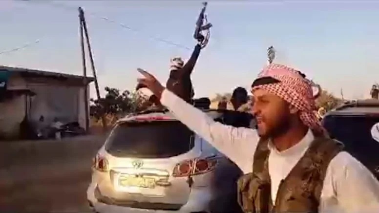 Suriye’de Arap aşiretleri köyleri PKK/YPG’den temizliyor