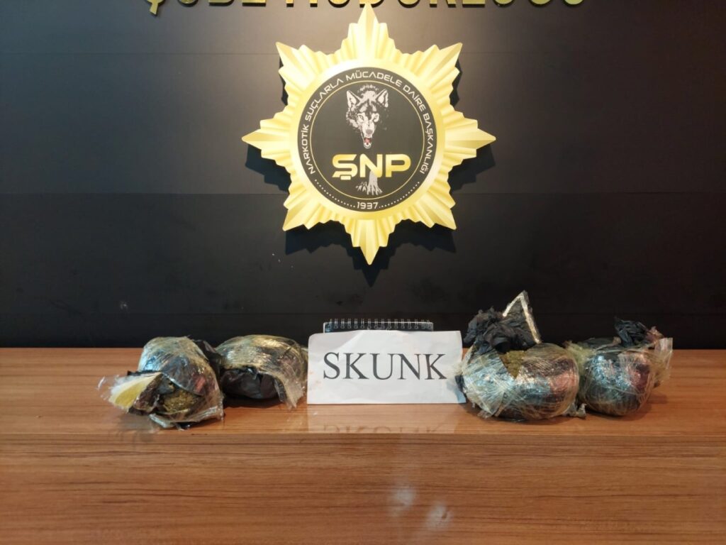 Şanlıurfa’da durdurulan araçtan 3 kilo uyuşturucu çıktı