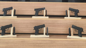 Şanlıurfa’da yolcunun valizinde ruhsatsız tabancalar çıktı