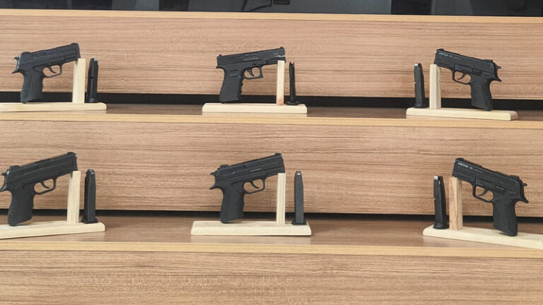 Şanlıurfa’da yolcunun valizinde ruhsatsız tabancalar çıktı