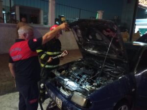 Şanlıurfa’da seyir halindeki araç alev alev yandı