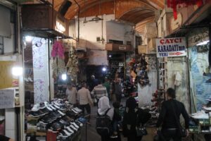 Şanlıurfa’da ayakkabı fiyatlarındaki artış, tamiri ve ikinci el ayakkabı satışlarını artırdı