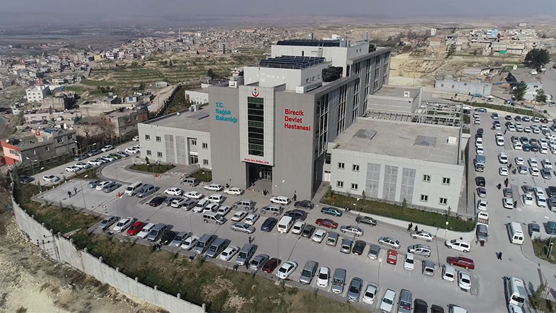 Birecik Devlet Hastanesi’nde ilk defa kombine fako trabekülektomi ameliyatı yapıldı