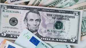 Dolar ve euroda yükseliş devam ediyor