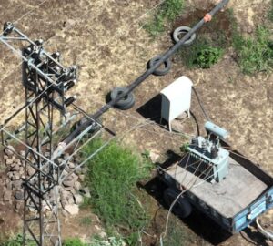 Şanlıurfa’da kaçak trafolar traktör römorkuna yüklendi, duvarlara saklandı