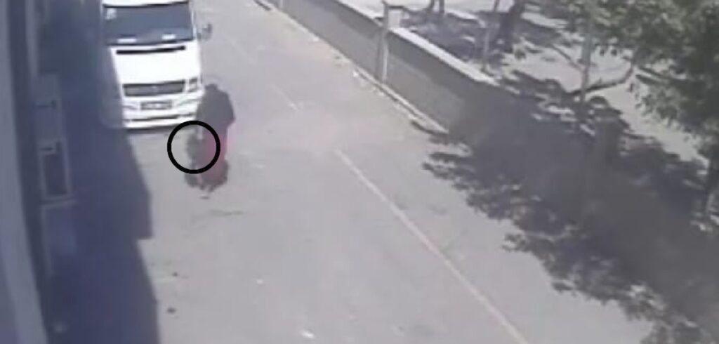 Şanlıurfa’da çarşaflı hırsız dehşeti! Kadınlara tavalı gasp…