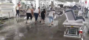 Şanlıurfa’da aniden bastıran sağanak hayatı olumsuz etkiledi