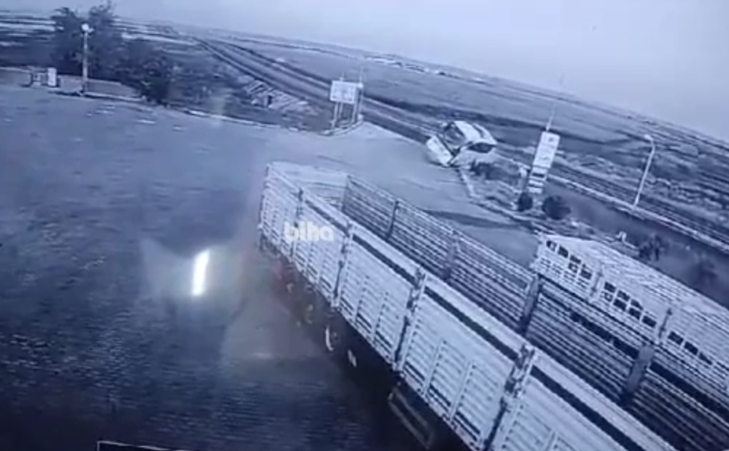 Şanlıurfa’da yolcu otobüsü devrildi: Feci görüntüler kamerada