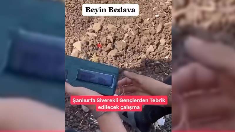 Siverek’te küçük mucit güneş enerjisiyle telefon şarj ediyor
