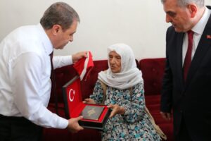 Şanlıurfa Valisi Şıldak’tan Cumhuriyet Ana’ya ziyaret