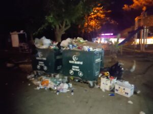 Halfeti’de çöp dağları oluştu