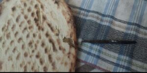 Şanlıurfa’da fırından alınan ekmeğin içinden tahta parçası çıktı