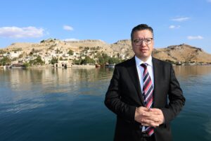 Halfeti belediye başkanı Şeref Albayrak otelin yıkılması iddialarına cevap verdi