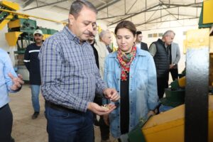 Şanlıurfa Valisi, dünyanın en büyük çiftliği olan Ceylanpınar Tarım İşletmesini ziyaret etti