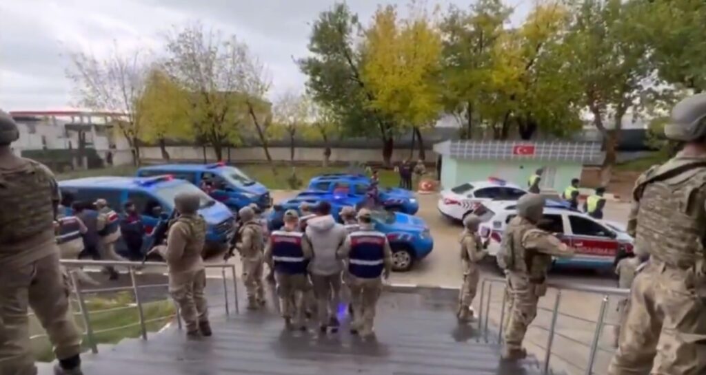 81 ilde eş zamanlı Çember-7 operasyonu: Bin 34 firari yakalandı