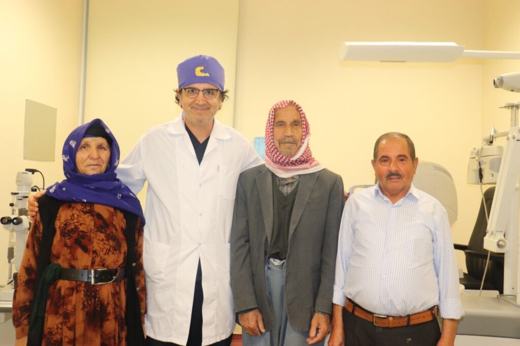 Harran Üniversitesi Hastanesi’nde aynı gün 3 katarakt ameliyatı