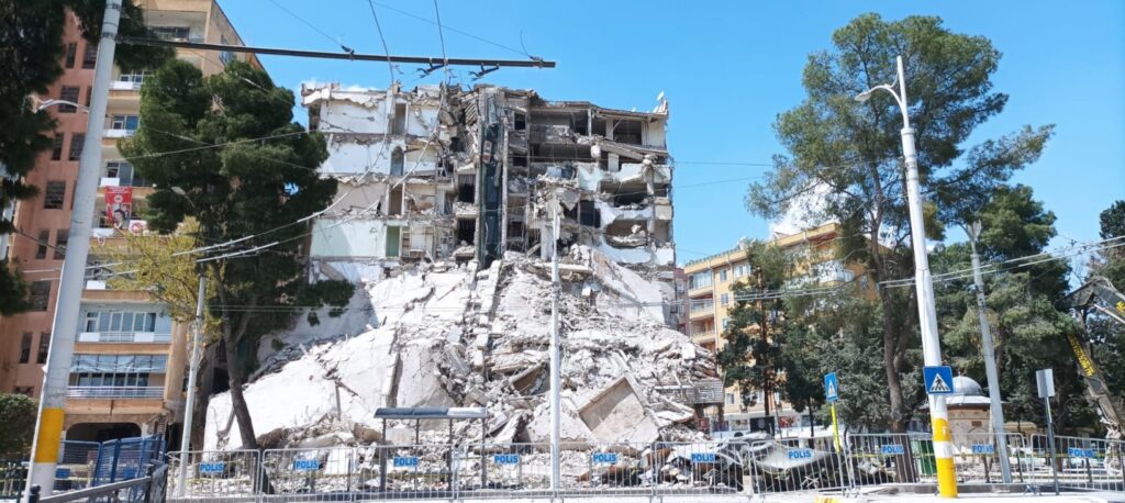 Şanlıurfa’da orta hasarlı binalar ağır hasarlı gibi işlem görecek