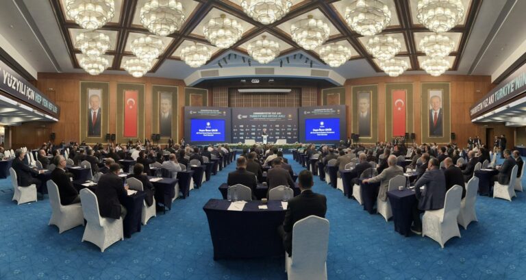 AK Parti, Yerel seçim kampı’nda yol haritasını belirledi