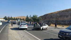 Eyyübiye’de kamyon ile araç çarpıştı: 2 yaralı