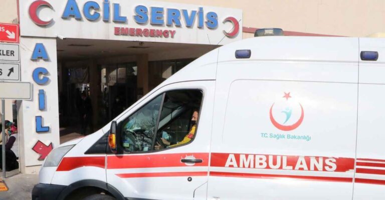 Şanlıurfa’da traktör sulama kanalına devrildi: 2 Yaralı