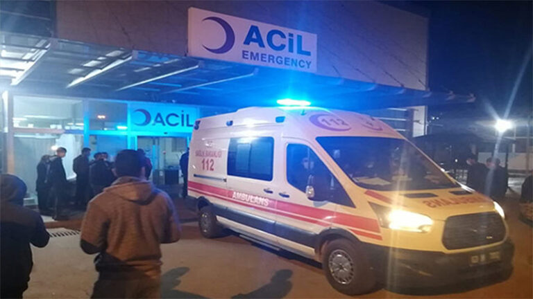 Hilvan’da otomobil şarampole devrildi: 4 yaralı