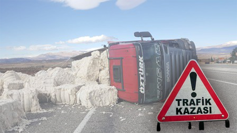 Hilvan’da pamuk yüklü kamyon devrildi: 1 yaralı