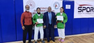 Şanlıurfalı Kızlar kuraş şampiyonasında altın ve gümüş madalya kazandı