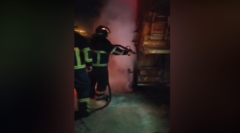 Şanlıurfa’da tır yangını: Maddi hasar oluştu