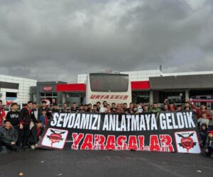 Karaköprü Belediyespor taraftarları trafik kazası geçirdi