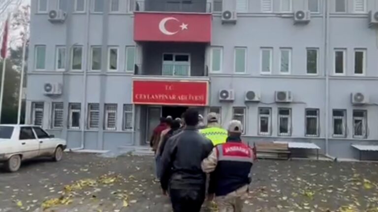 Şanlıurfa Jandarması, 129 düzensiz göçmen ve 19 organizatörü yakaladı