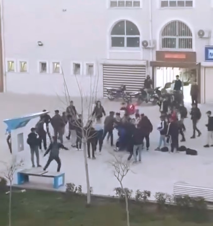 Şanlıurfa’da liseli kızlar arasında kavga