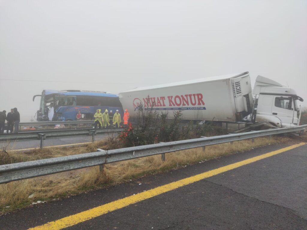Şanlıurfa’da sis nedeniyle trafik kazası: 1 ölü, 9 yaralı