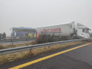Şanlıurfa’da sis nedeniyle trafik kazası: 1 ölü, 9 yaralı