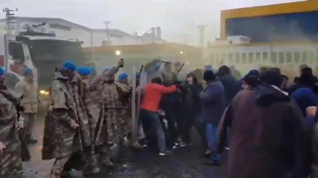 Şanlıurfa’da Özak Tekstil işçilerine jandarma müdahalesi: 22 kişi gözaltında