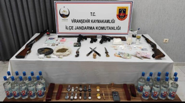 Viranşehir’de eğlence yerinde uyuşturucu ve silah ele geçirildi
