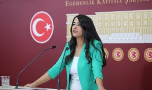 DEM Parti Şanlıurfa Milletvekili Dilan Kunt Ayan, eylem yapan işçilere destek verdi