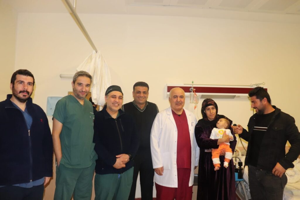 Şanlıurfa’da Kalbinde delikle dünyaya gelen Hedibe bebek hayata tutundu
