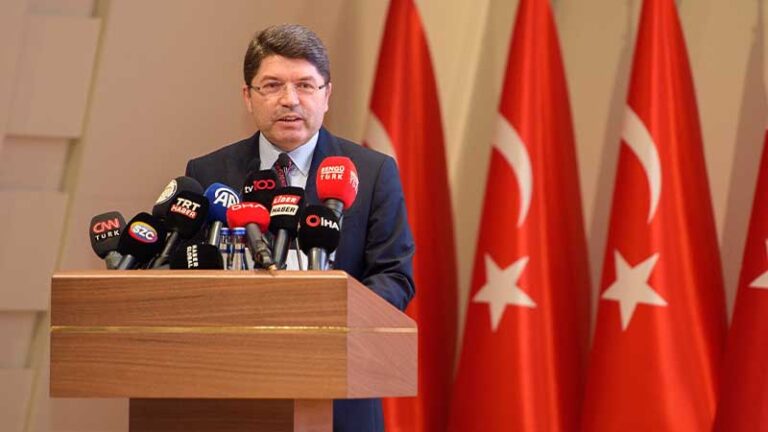Adalet Bakanı Tunç: “Torpil iddialarını reddediyoruz”
